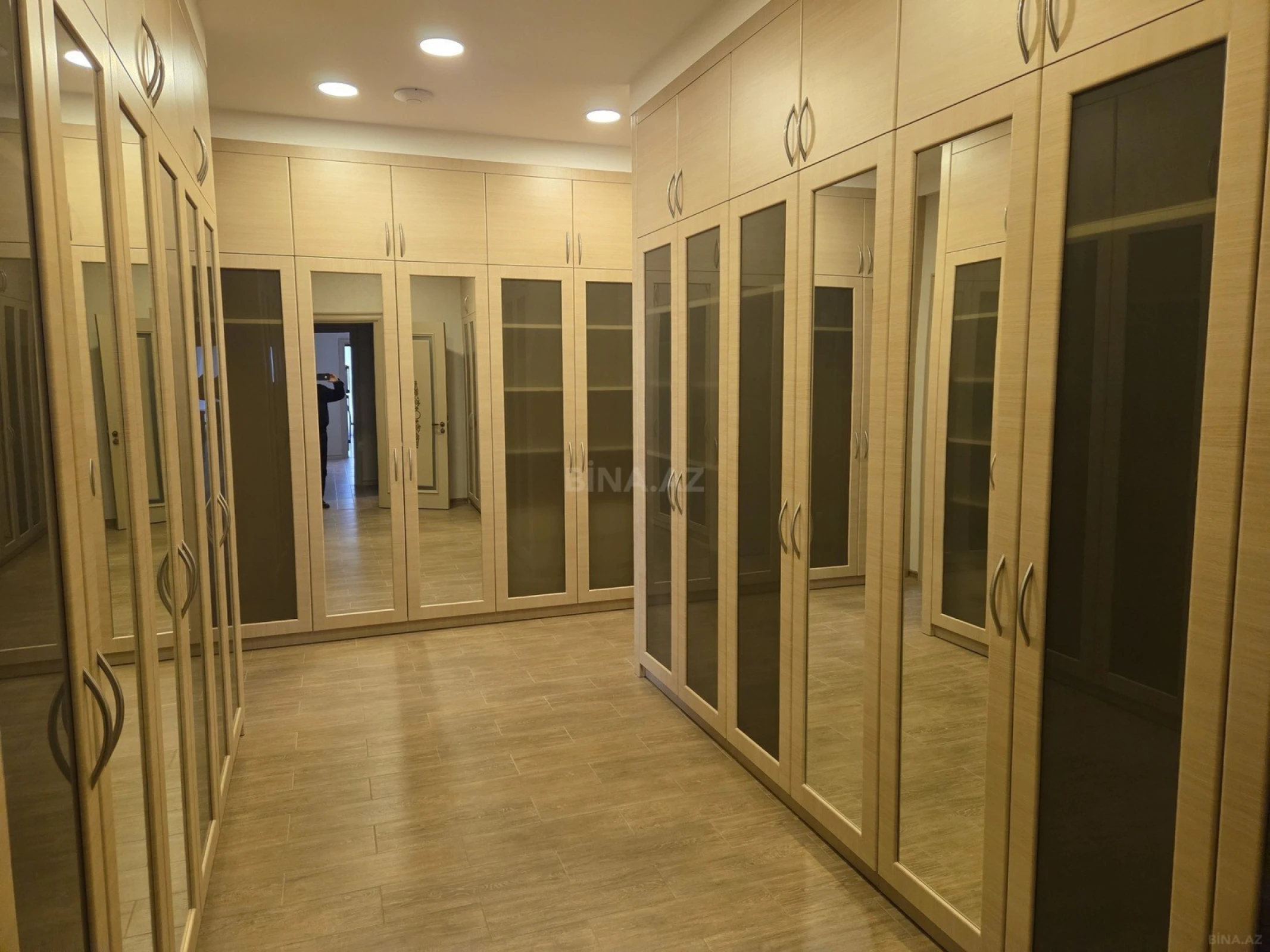 Kirayə verilir 7 otaqlı mənzil 400 m²