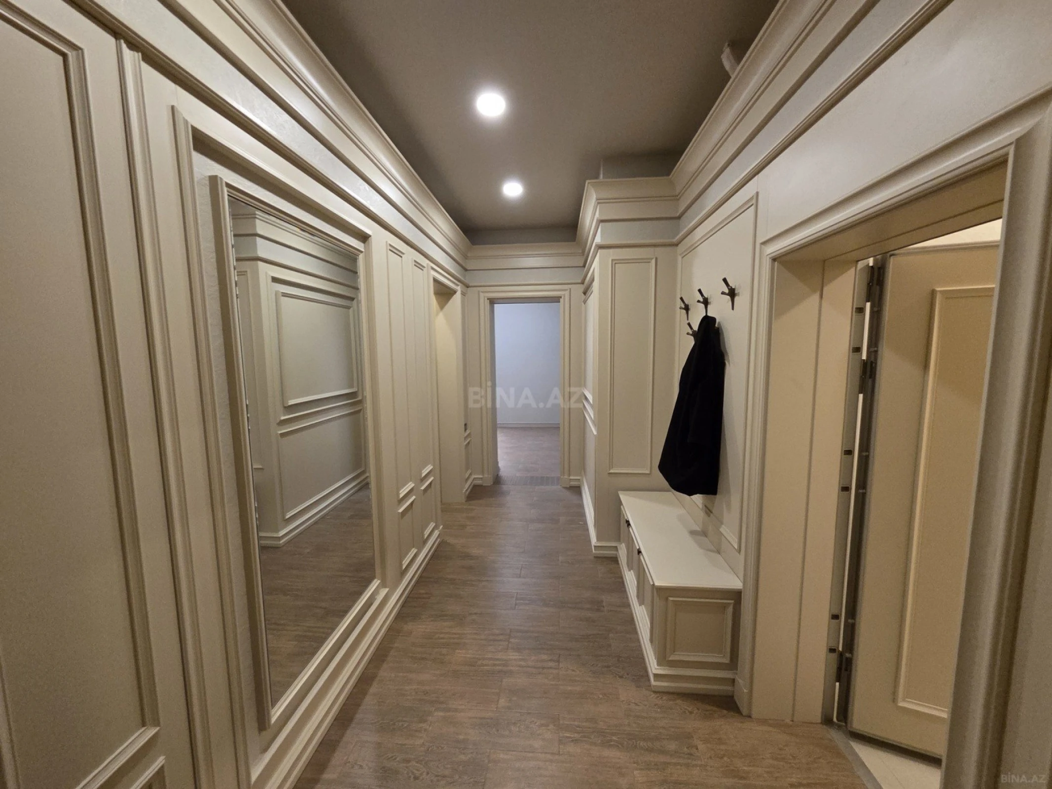 Kirayə verilir 7 otaqlı mənzil 400 m²