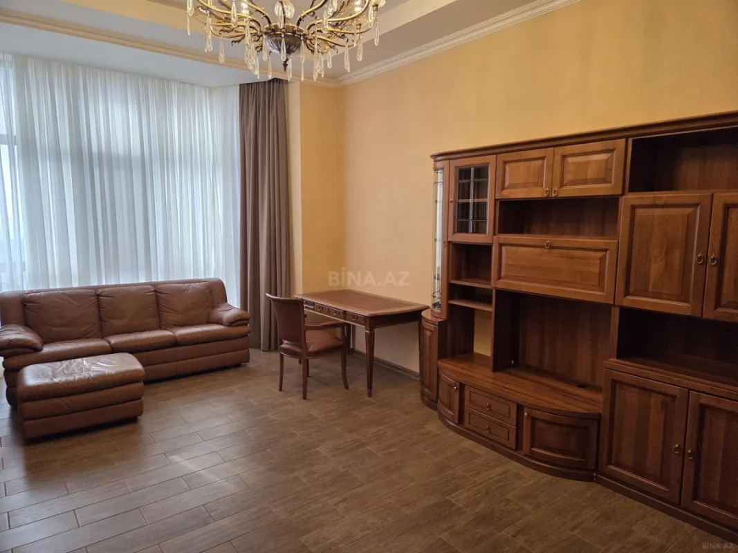 Kirayə verilir 7 otaqlı mənzil 400 m²