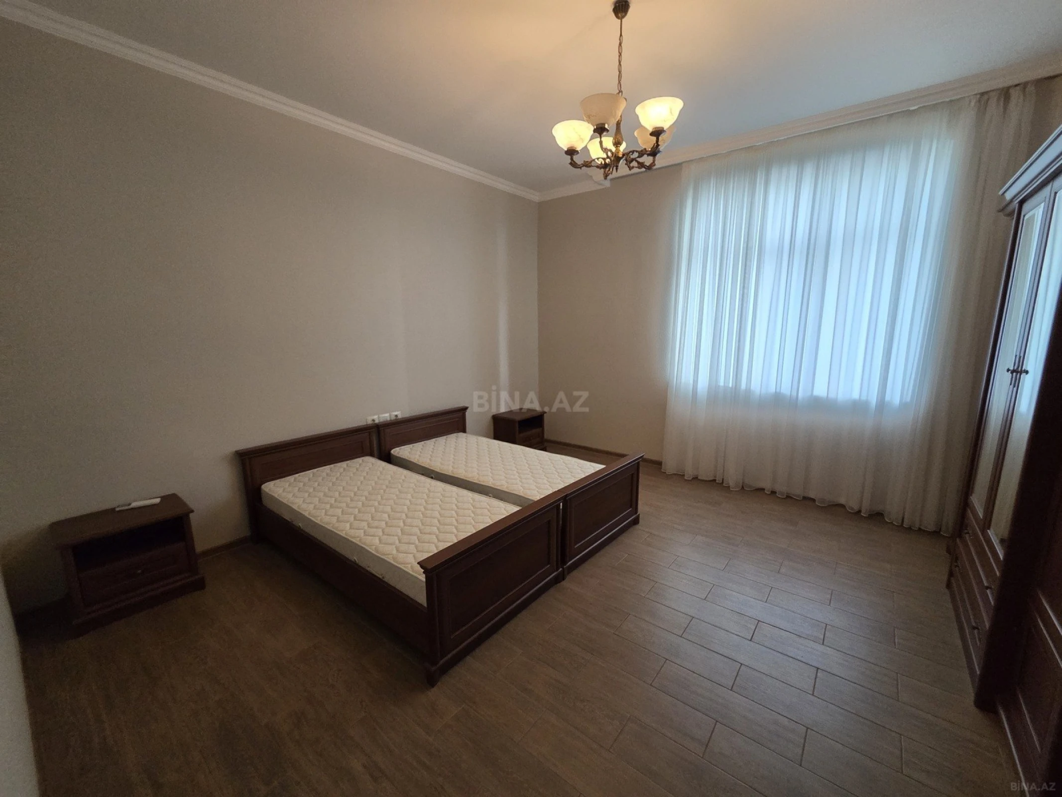 Kirayə verilir 7 otaqlı mənzil 400 m²