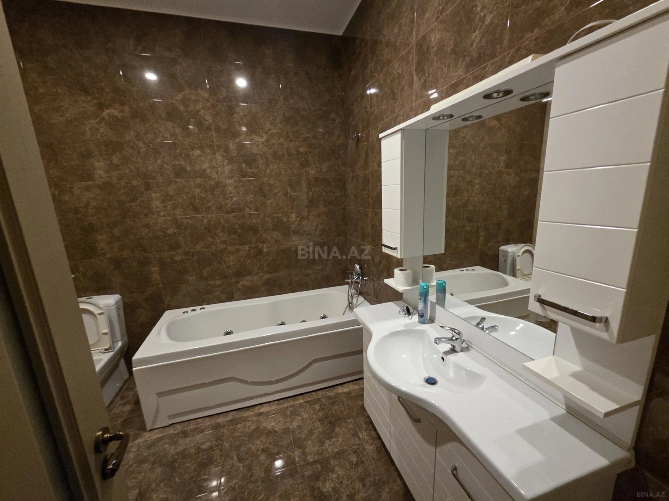 Kirayə verilir 7 otaqlı mənzil 400 m²