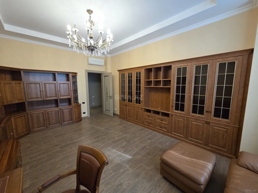 Kirayə verilir 7 otaqlı mənzil 400 m²