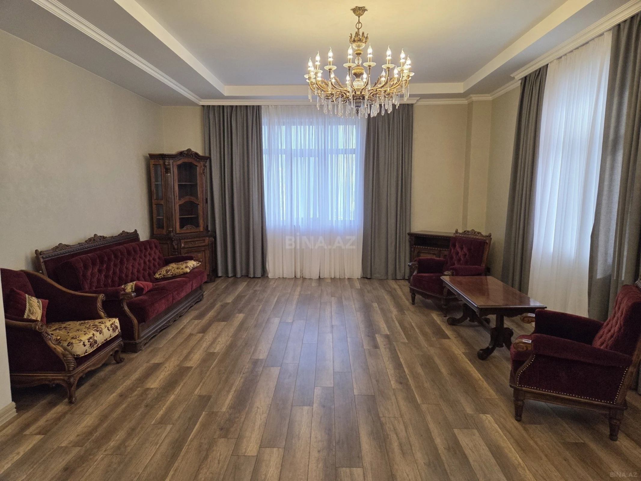 Kirayə verilir 7 otaqlı mənzil 400 m²