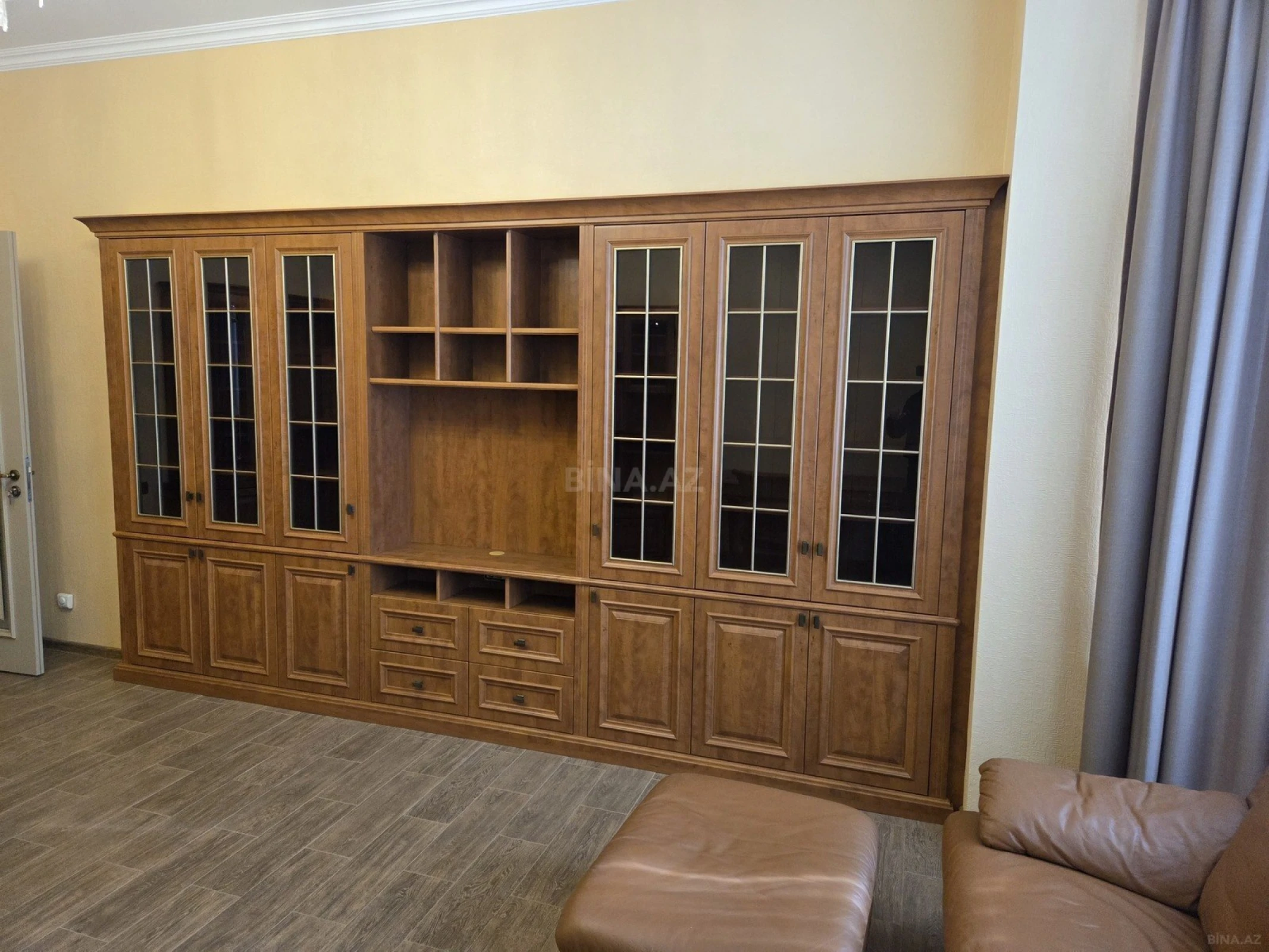 Kirayə verilir 7 otaqlı mənzil 400 m²