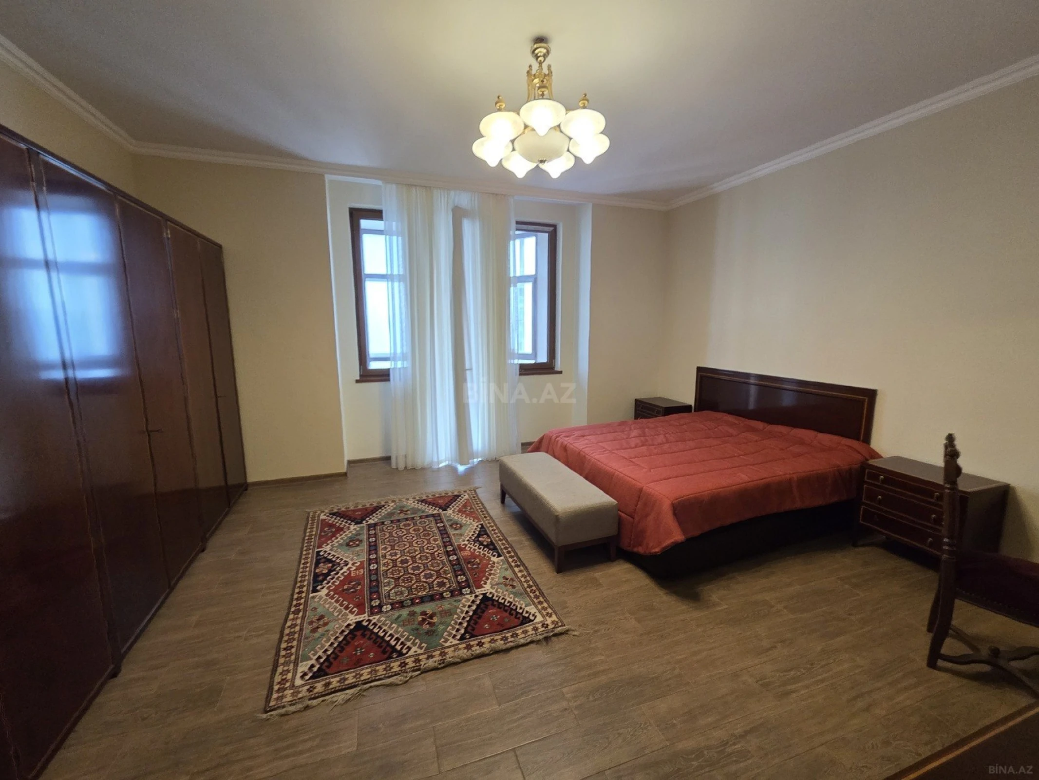 Kirayə verilir 7 otaqlı mənzil 400 m²