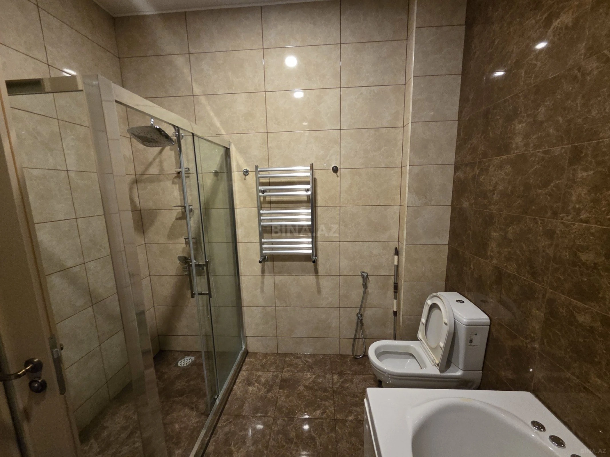 Kirayə verilir 7 otaqlı mənzil 400 m²