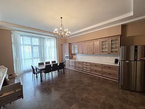 Kirayə verilir 7 otaqlı mənzil 400 m²