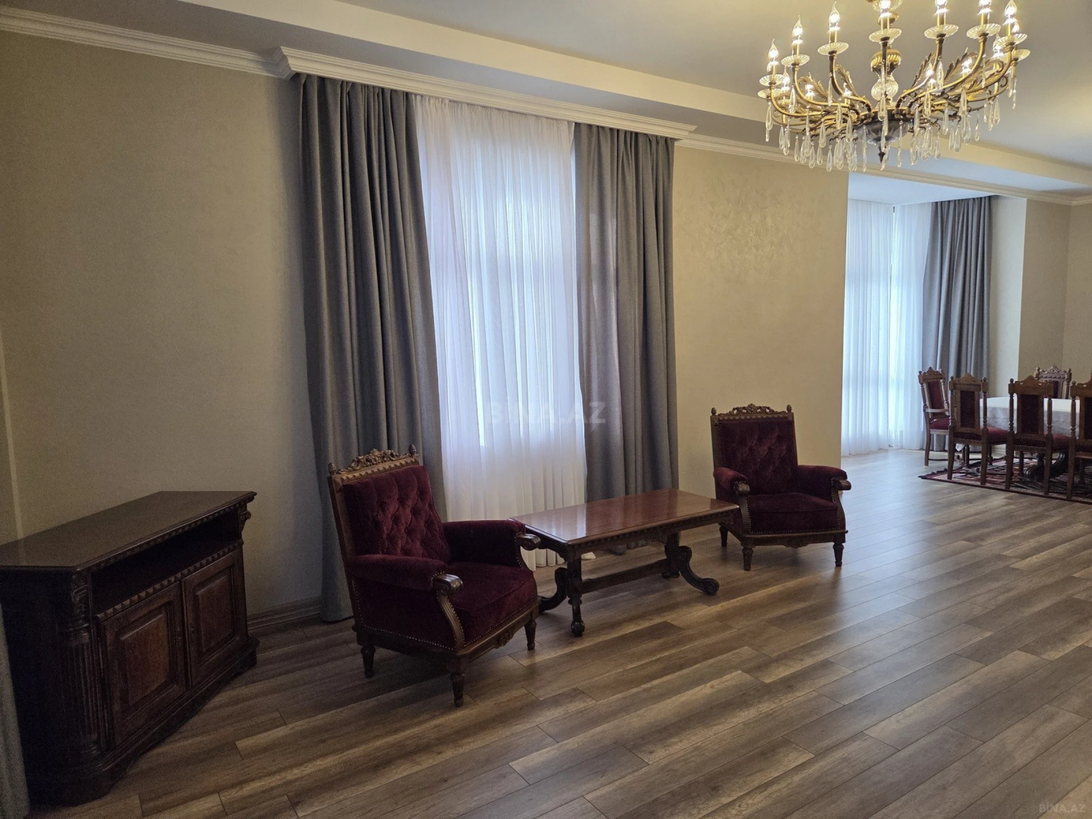 Kirayə verilir 7 otaqlı mənzil 400 m²