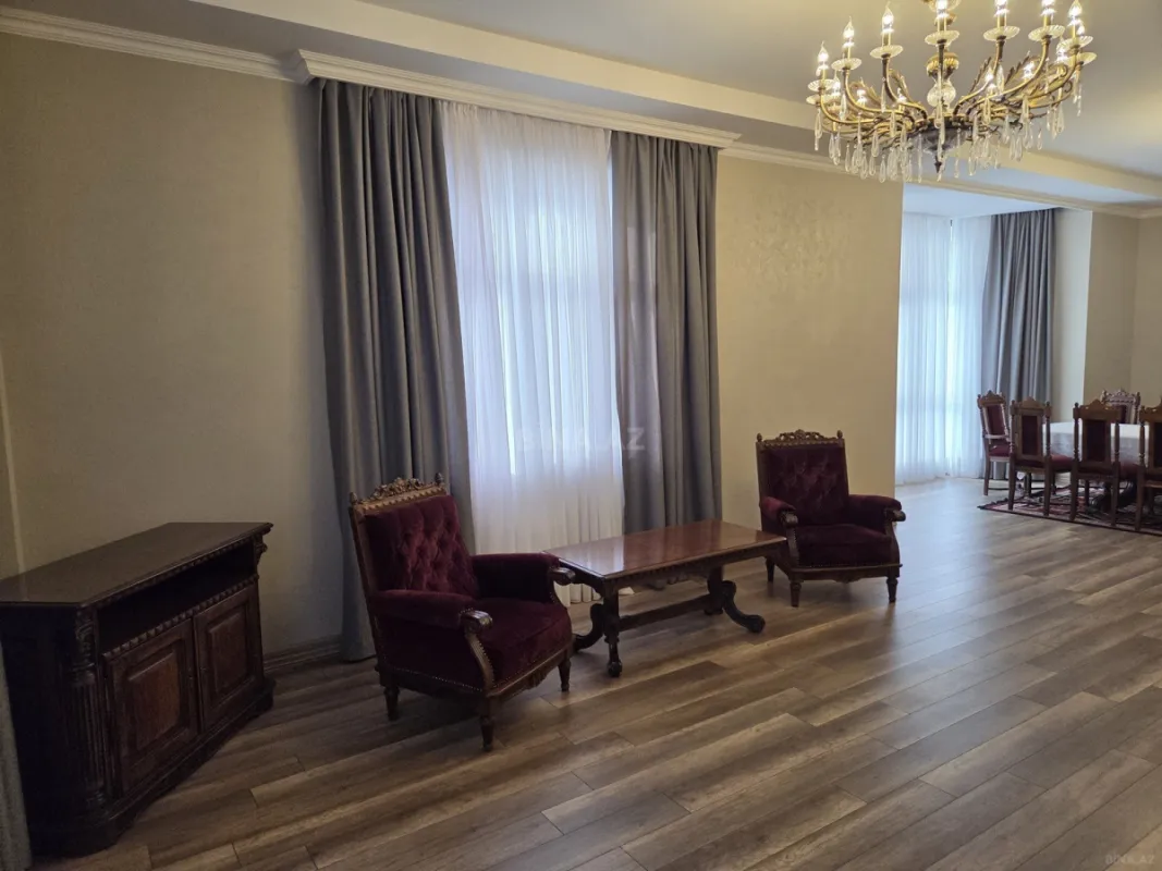 Kirayə verilir 7 otaqlı mənzil 400 m²