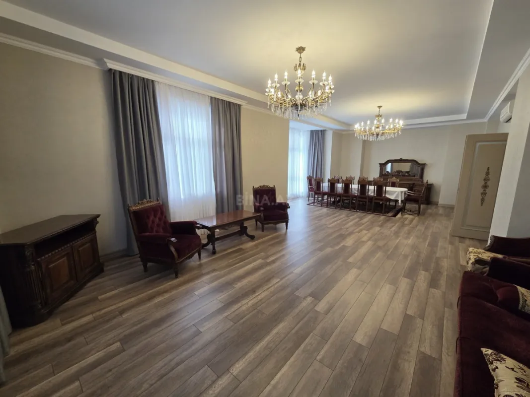 Kirayə verilir 7 otaqlı mənzil 400 m²