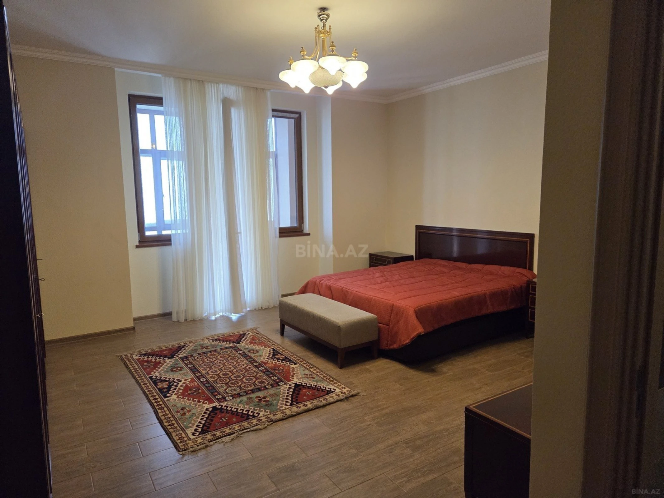Kirayə verilir 7 otaqlı mənzil 400 m²