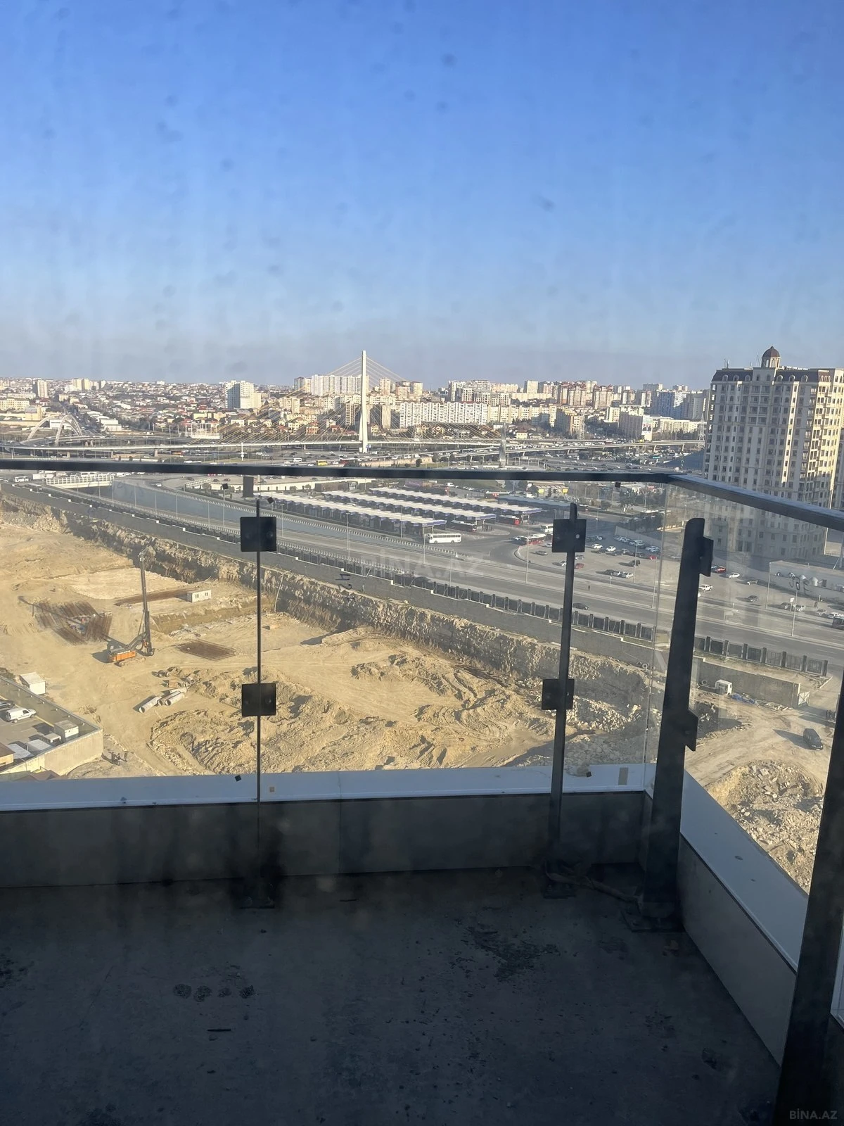 Satılır 3 otaqlı mənzil 126 m²