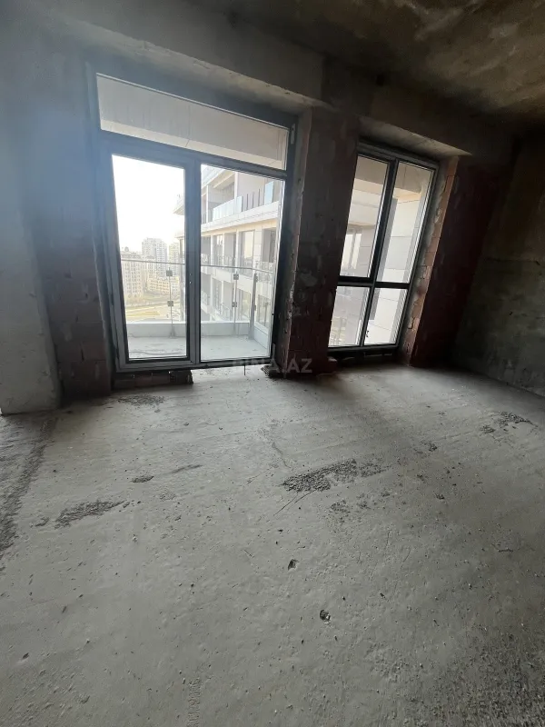 Satılır 3 otaqlı mənzil 126 m²