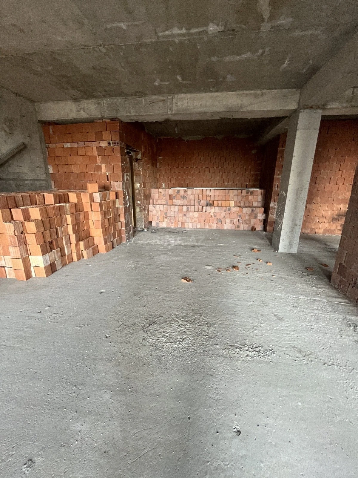 Satılır 3 otaqlı mənzil 126 m²