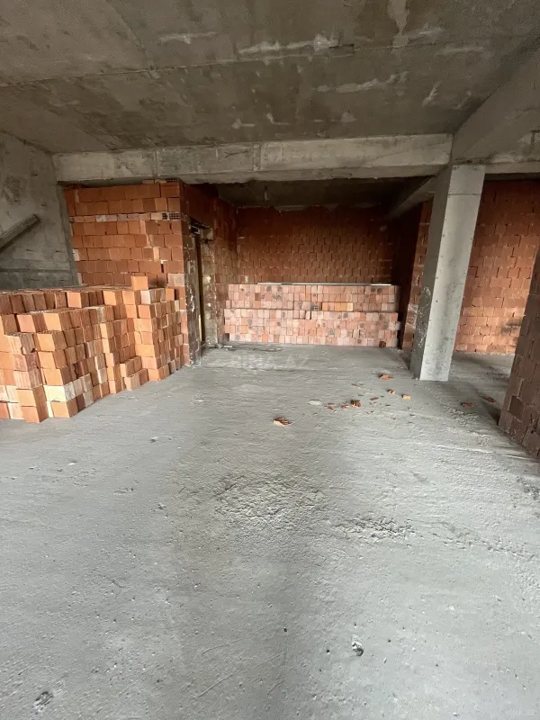 Satılır 3 otaqlı mənzil 126 m²