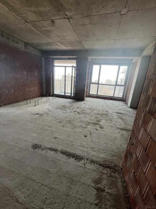 Satılır 3 otaqlı mənzil 126 m²