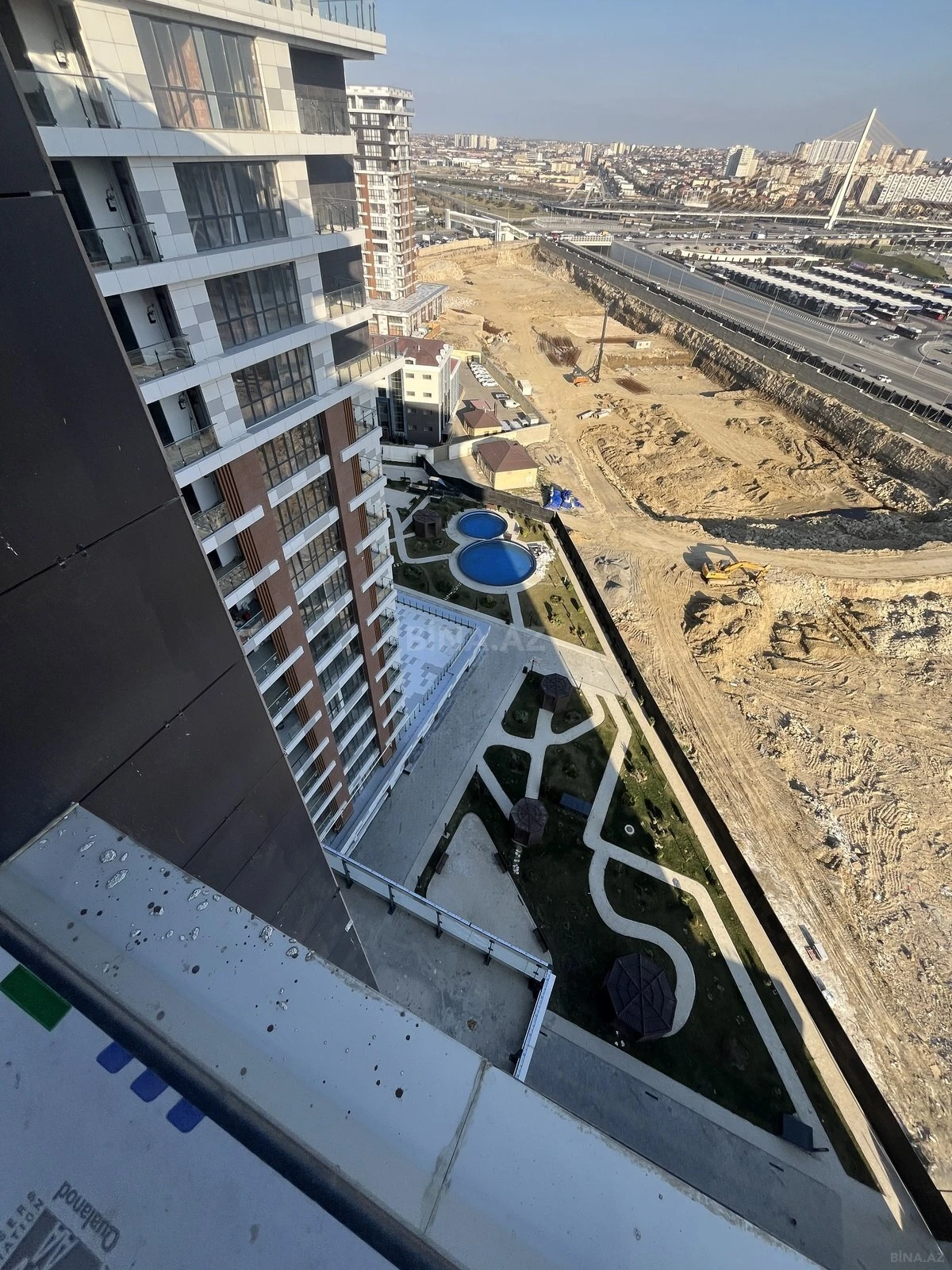 Satılır 3 otaqlı mənzil 126 m²