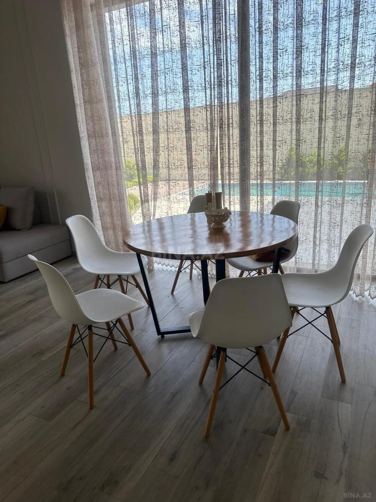 Kirayə verilir 7 otaqlı həyət evi 1200 m²