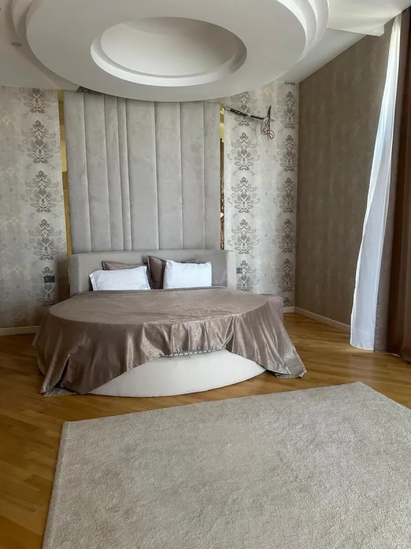 Kirayə verilir 7 otaqlı həyət evi 1200 m²