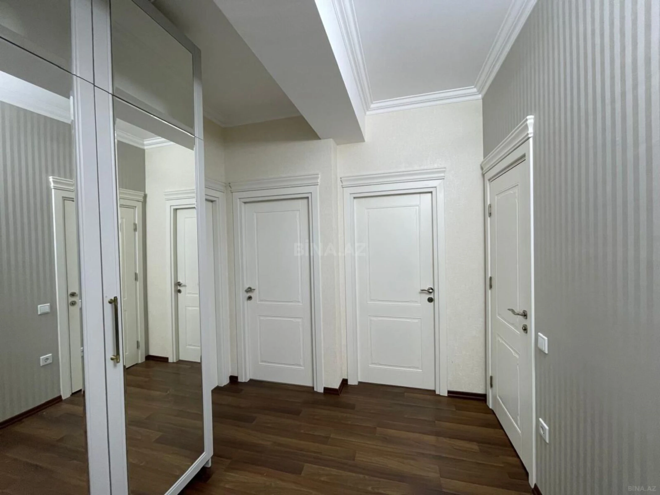 Satılır 2 otaqlı mənzil 70 m²