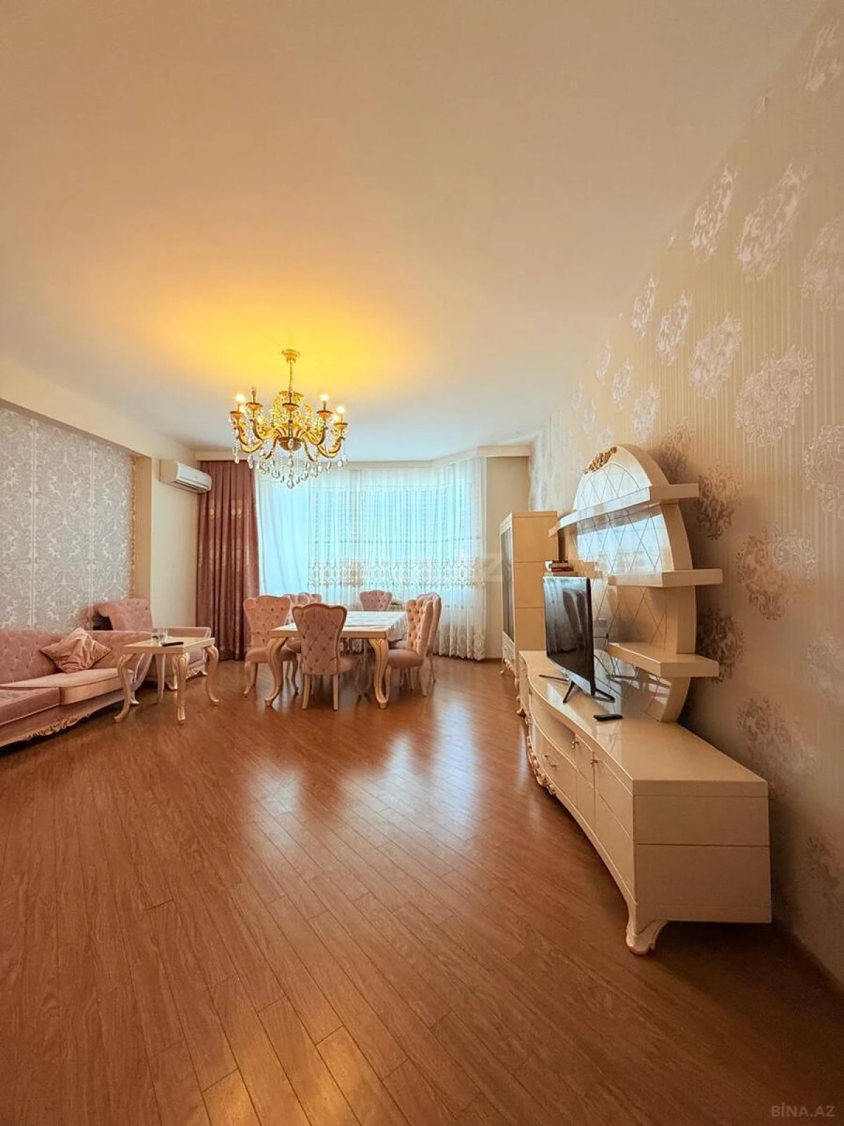 Satılır 4 otaqlı mənzil 180 m²
