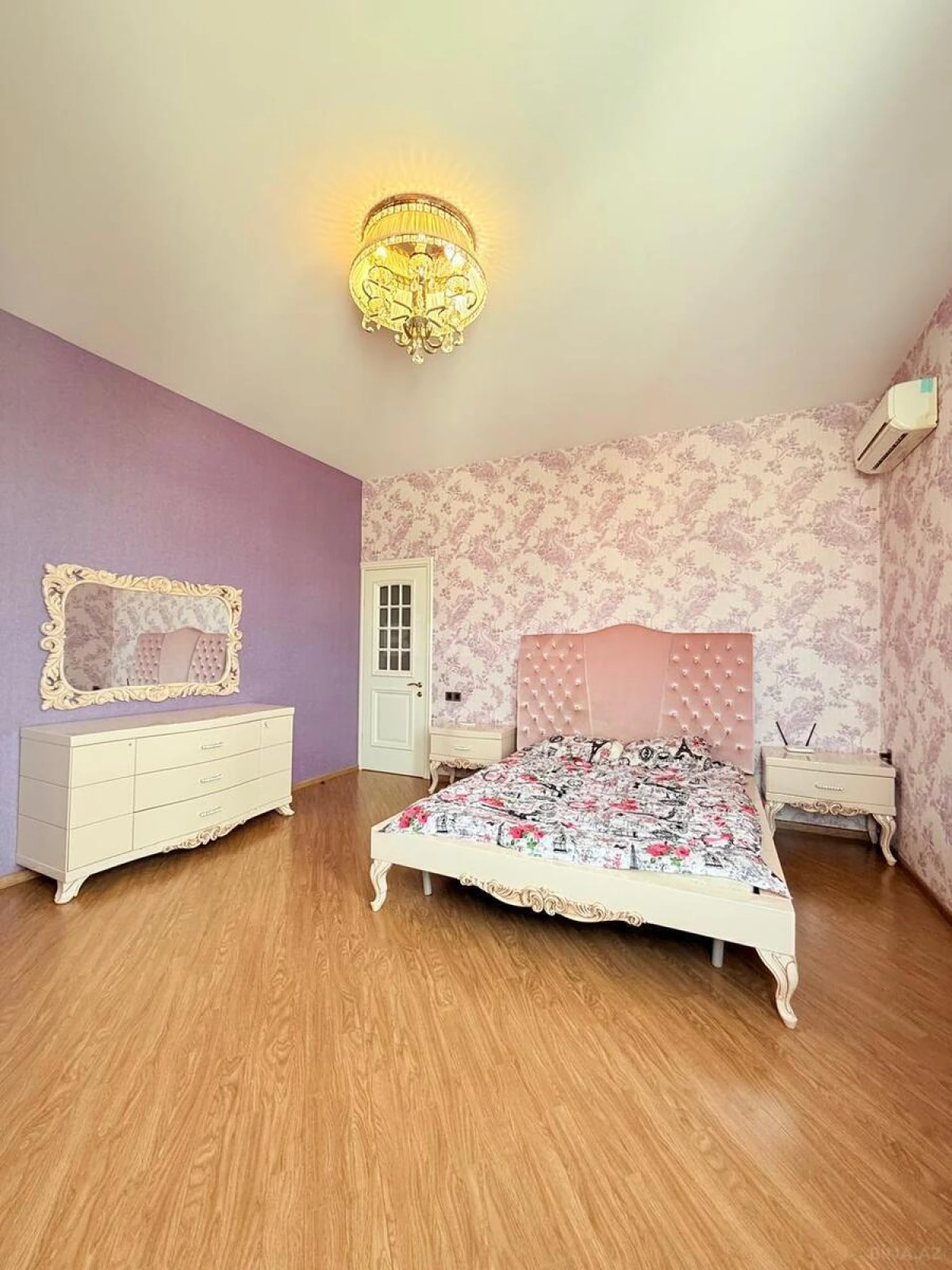 Satılır 4 otaqlı mənzil 180 m²