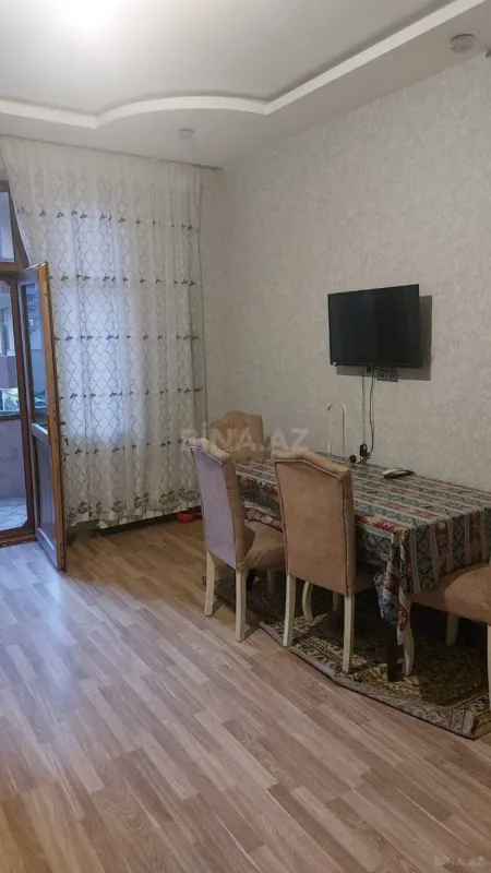 Kirayə verilir 2 otaqlı mənzil 77 m²