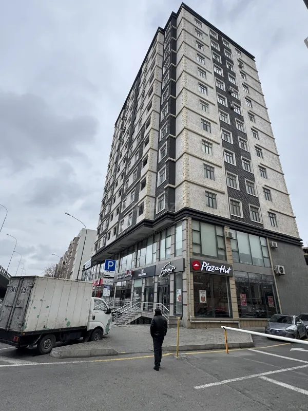 Satılır 4 otaqlı mənzil 130 m²
