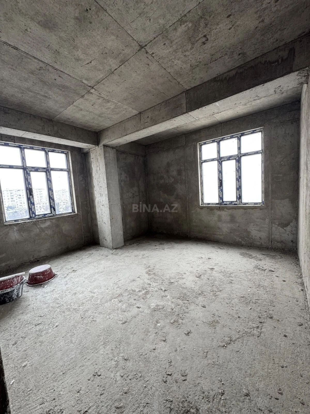 Satılır 4 otaqlı mənzil 130 m²