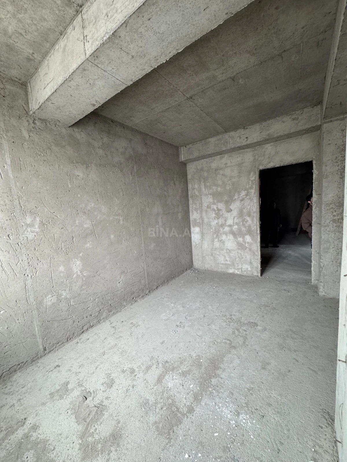 Satılır 4 otaqlı mənzil 130 m²