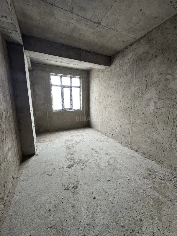 Satılır 4 otaqlı mənzil 130 m²