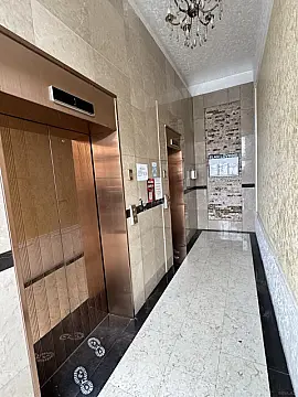 Satılır 4 otaqlı mənzil 130 m²