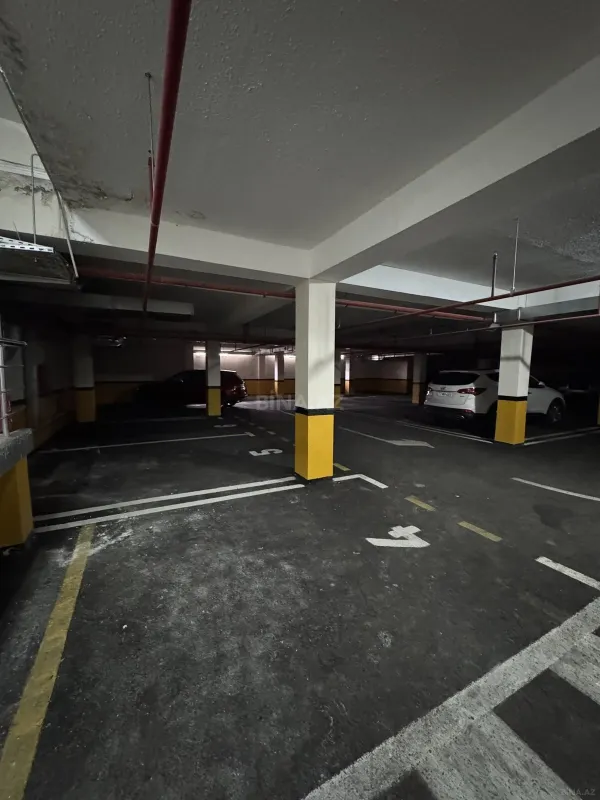 Satılır 4 otaqlı mənzil 130 m²