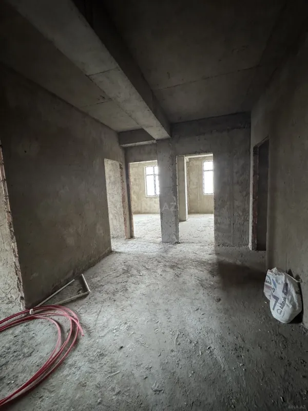 Satılır 4 otaqlı mənzil 130 m²