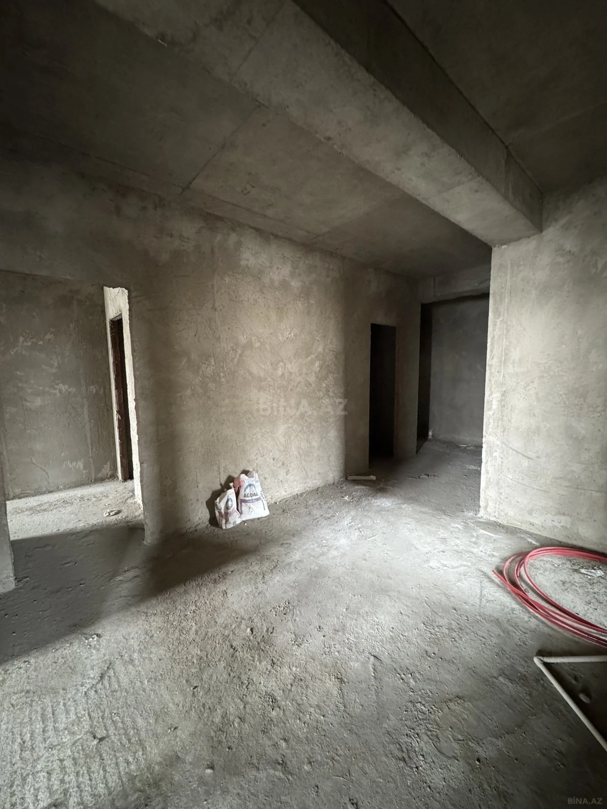 Satılır 4 otaqlı mənzil 130 m²