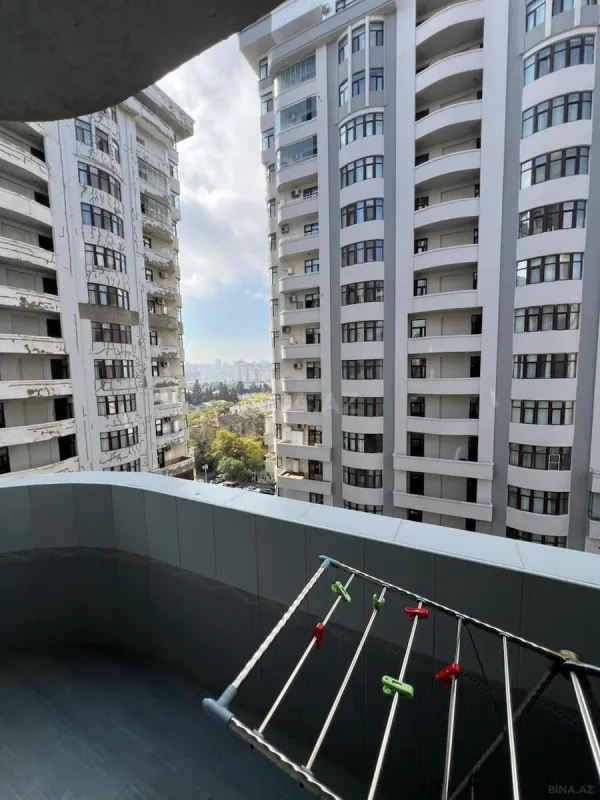 Satılır 3 otaqlı mənzil 170 m²