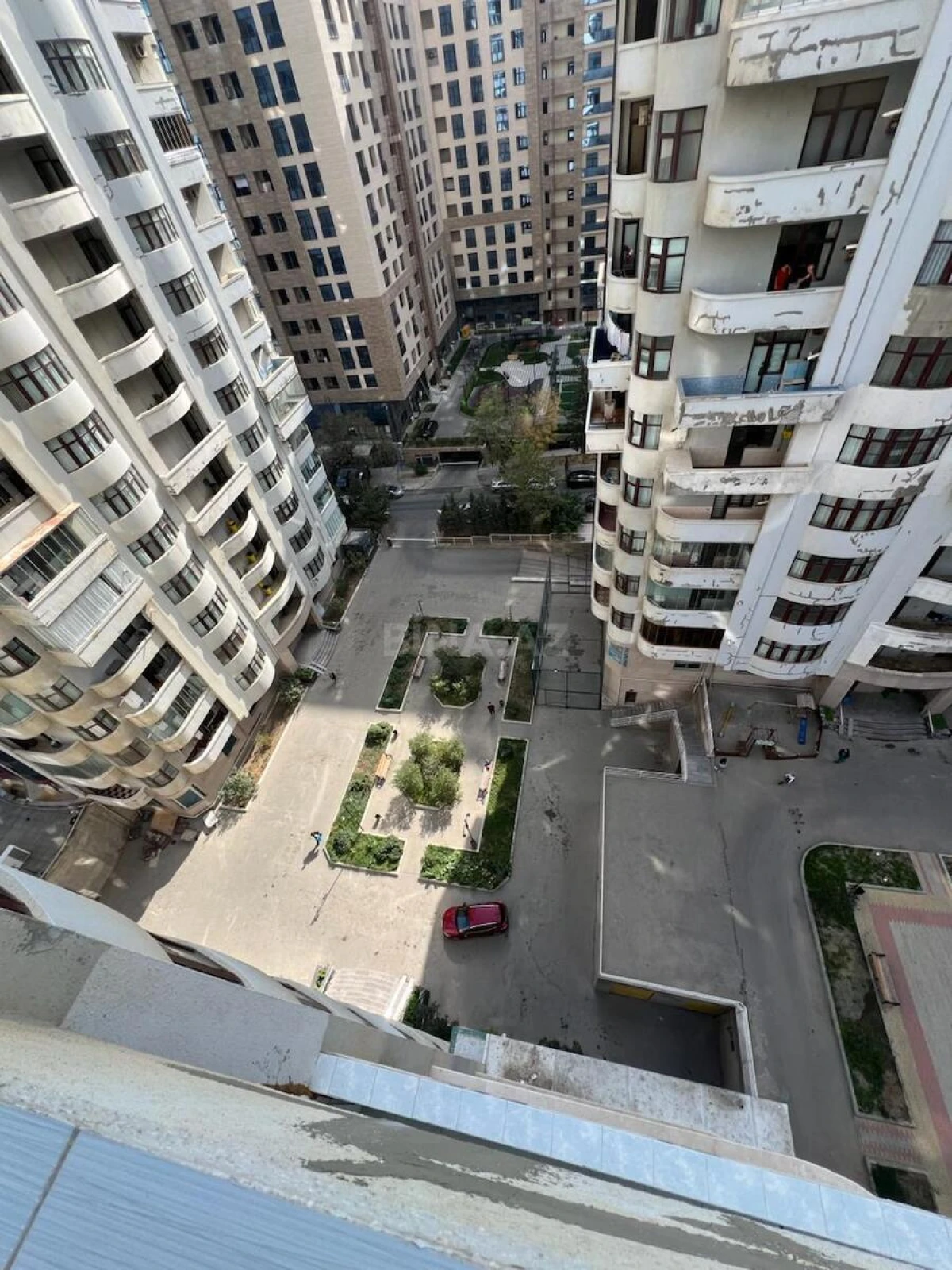 Satılır 3 otaqlı mənzil 170 m²