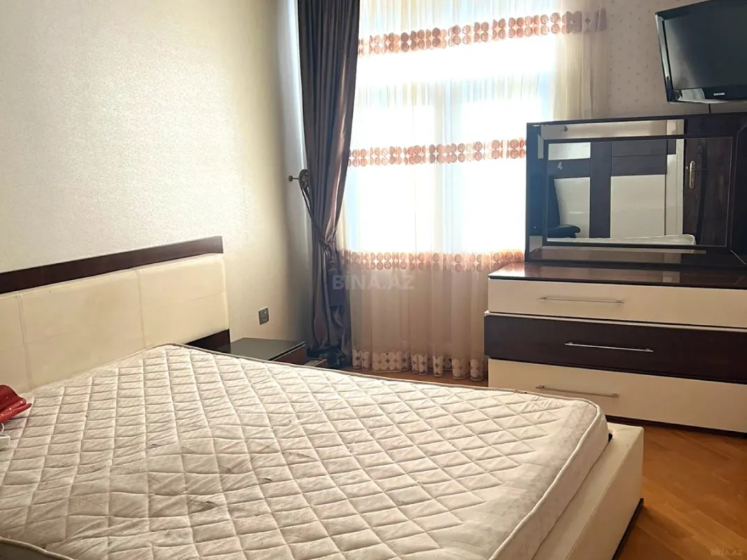 Satılır 4 otaqlı mənzil 110 m²