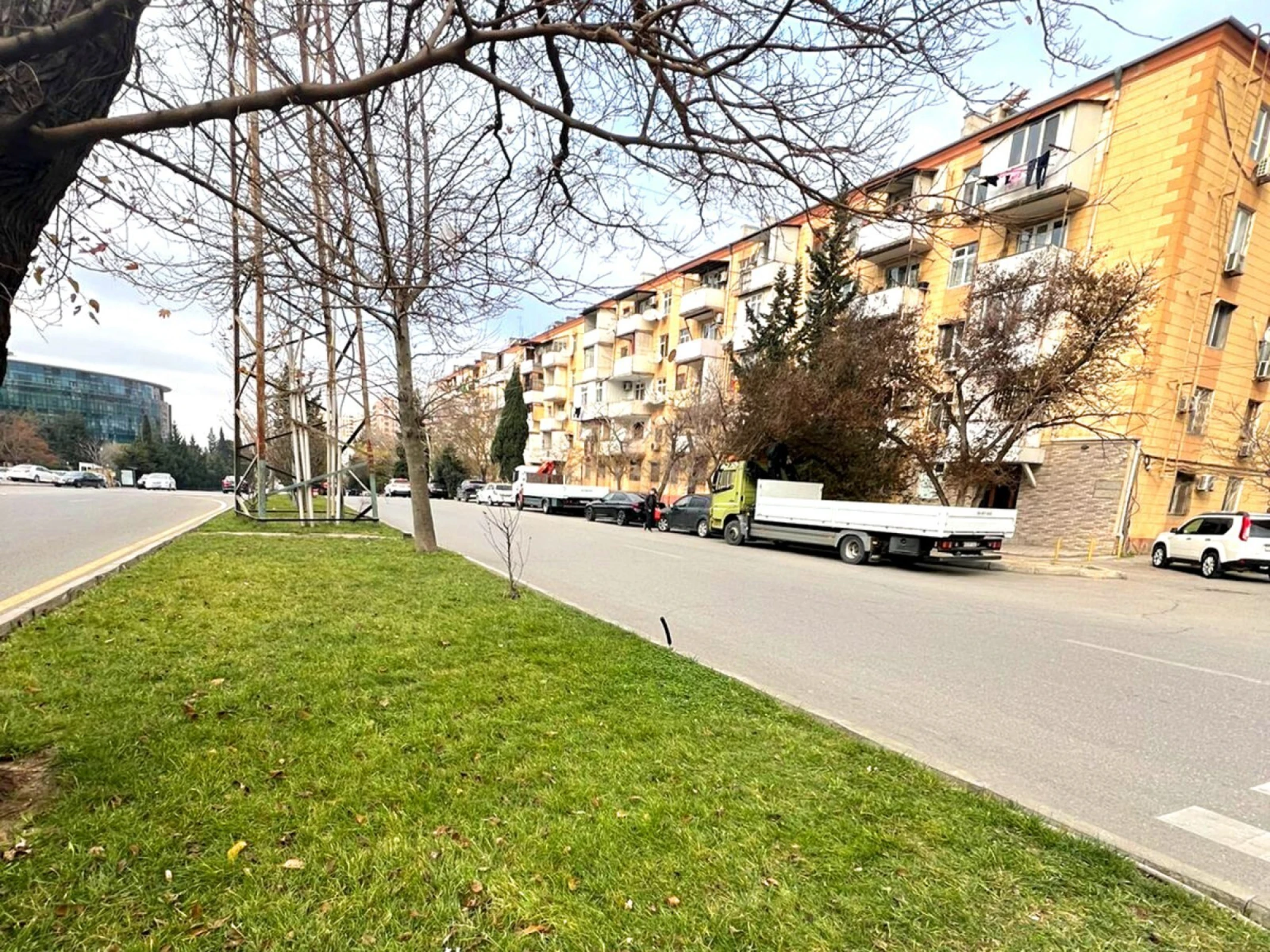 Satılır 4 otaqlı mənzil 110 m²