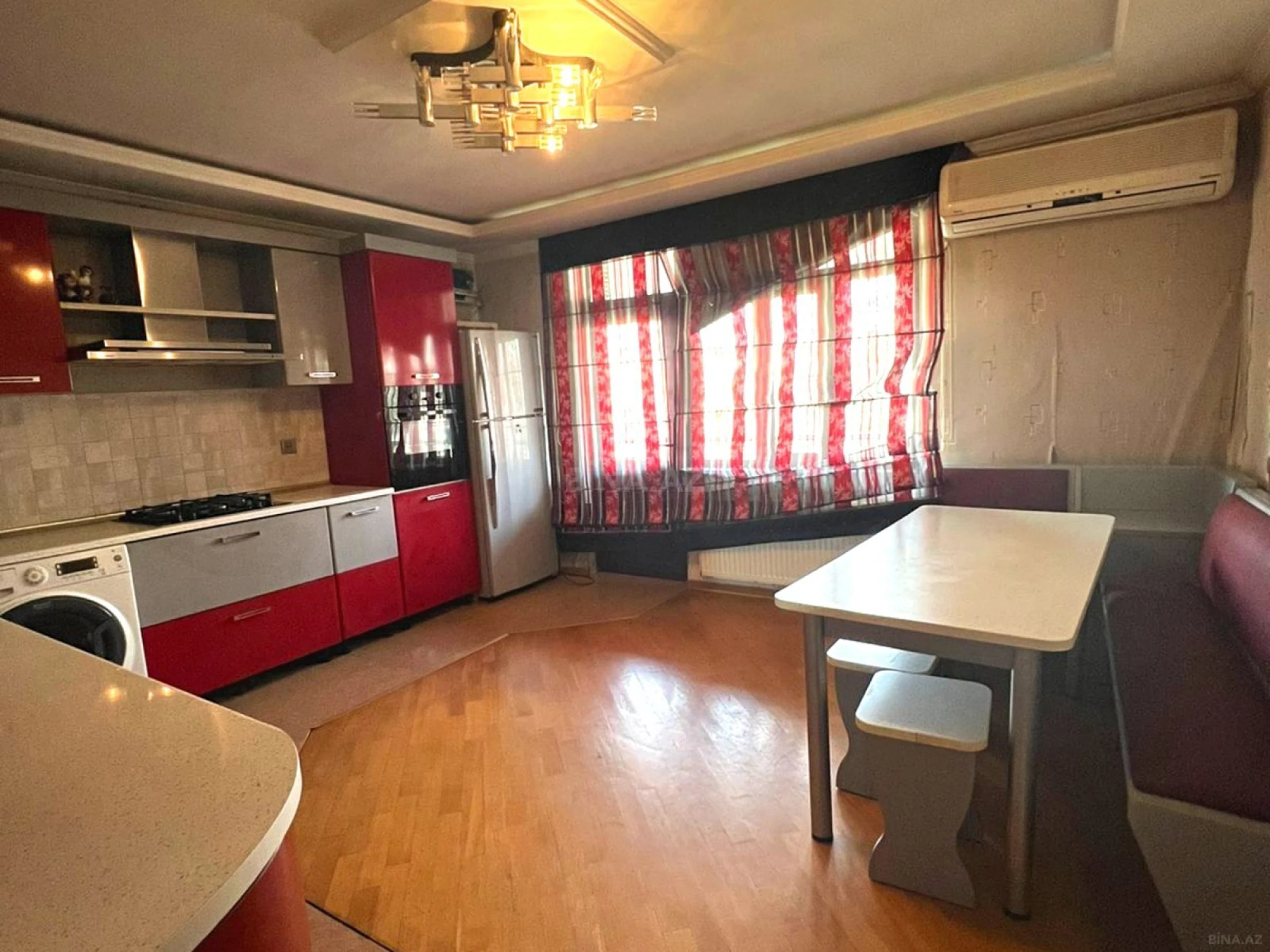 Satılır 4 otaqlı mənzil 110 m²