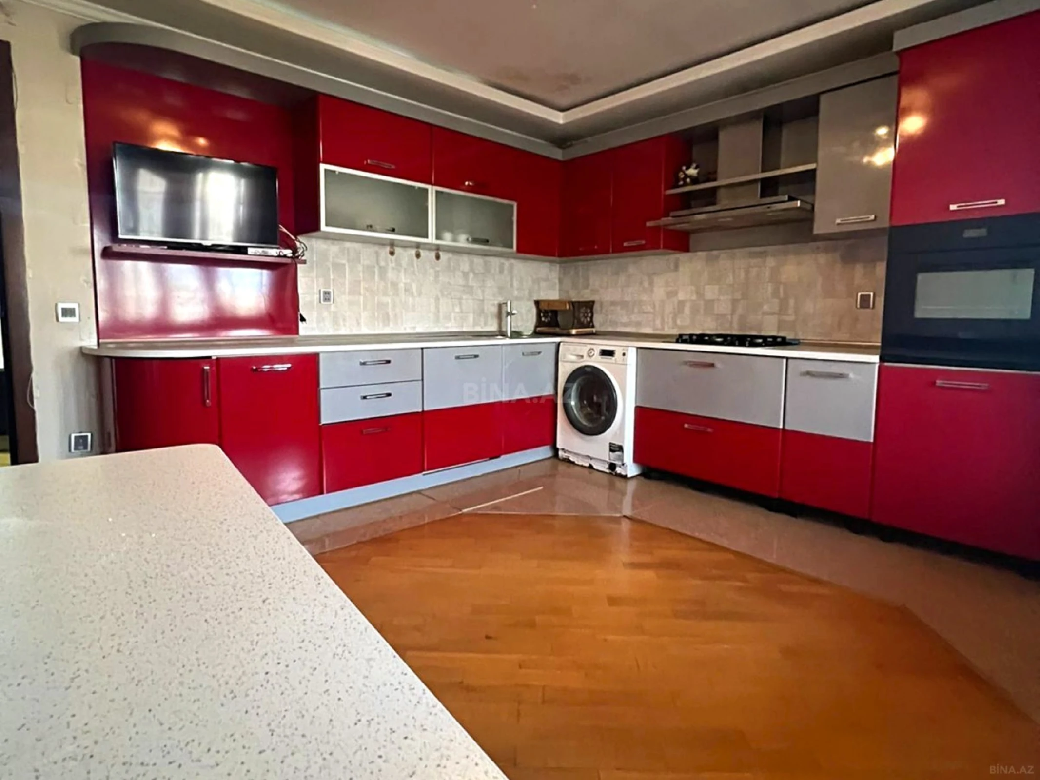 Satılır 4 otaqlı mənzil 110 m²