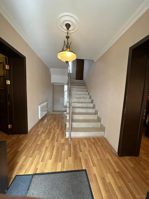 Satılır 4 otaqlı həyət evi 240 m²