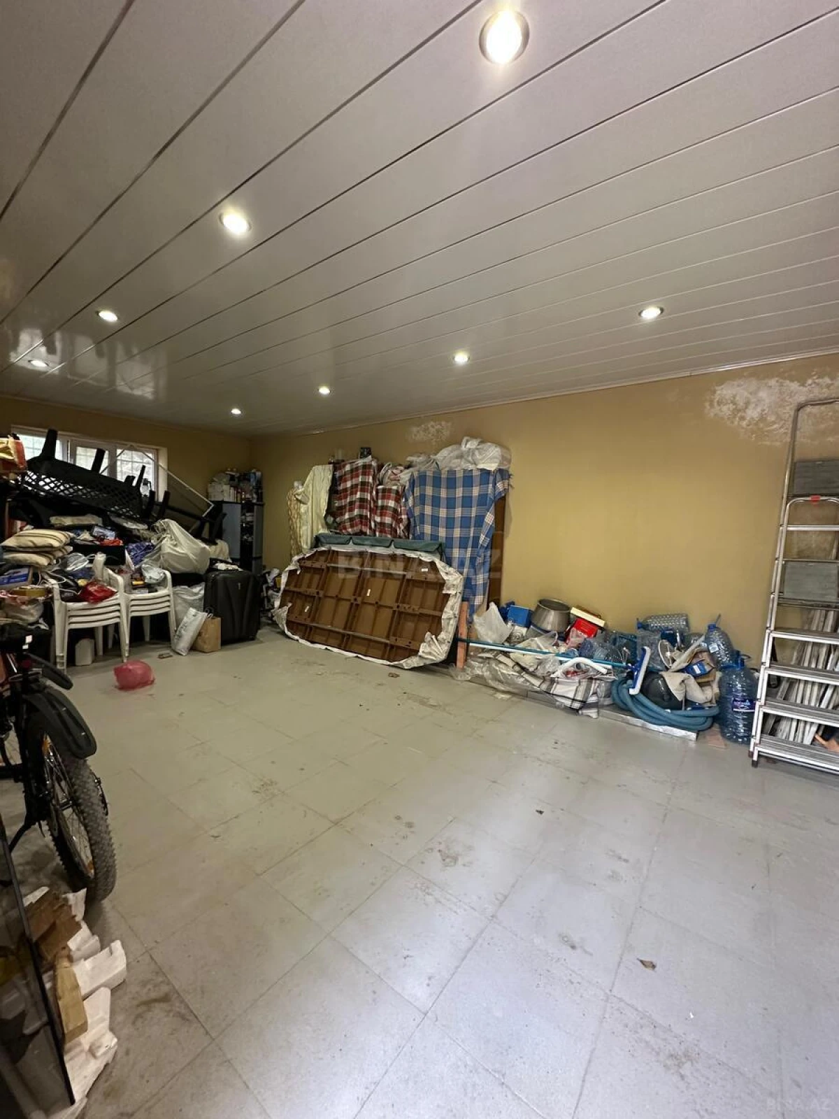 Satılır 4 otaqlı həyət evi 240 m²