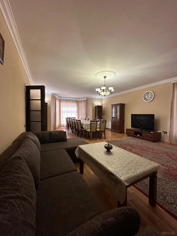 Satılır 4 otaqlı həyət evi 240 m²