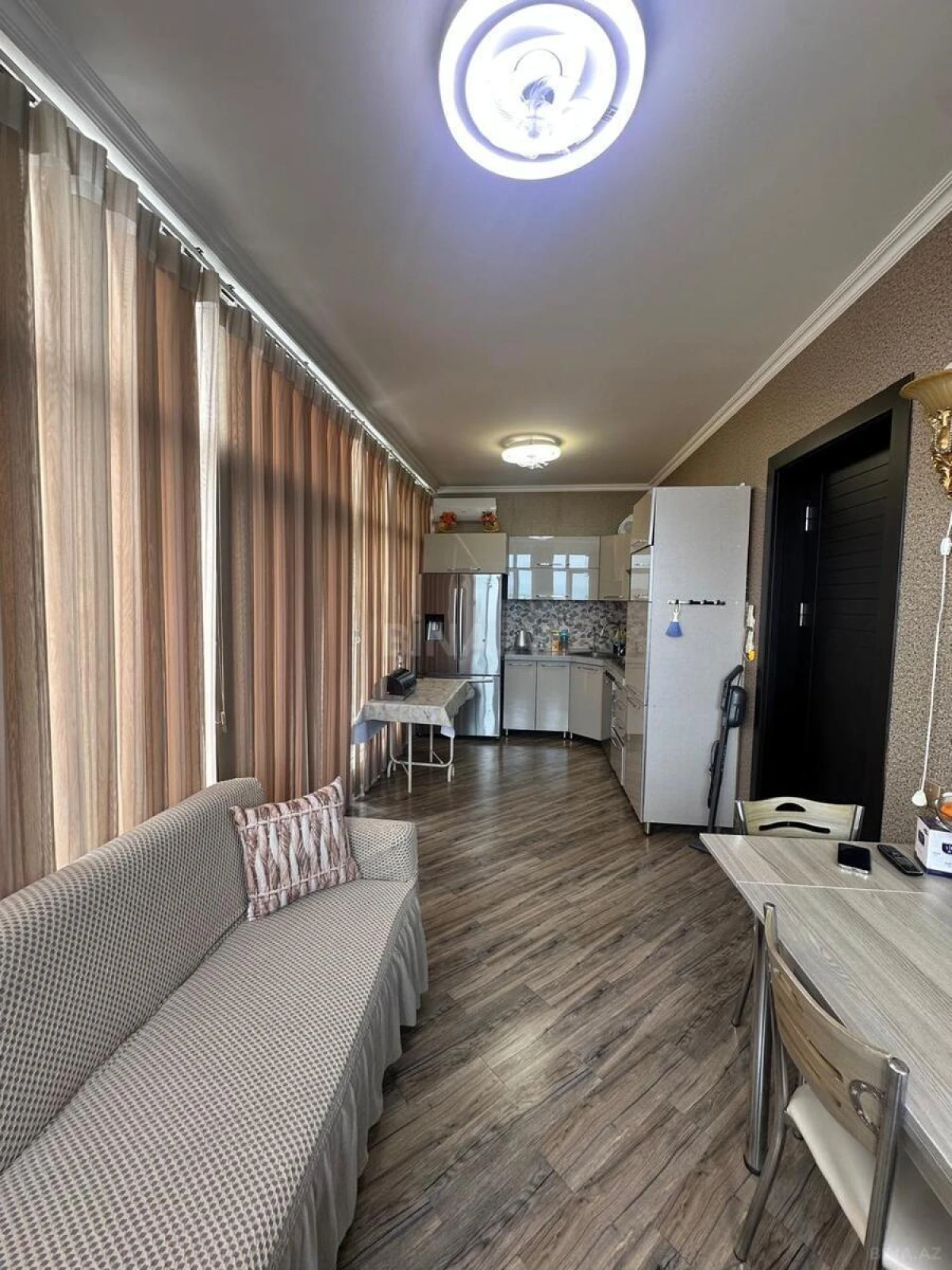 Satılır 4 otaqlı mənzil 220 m²