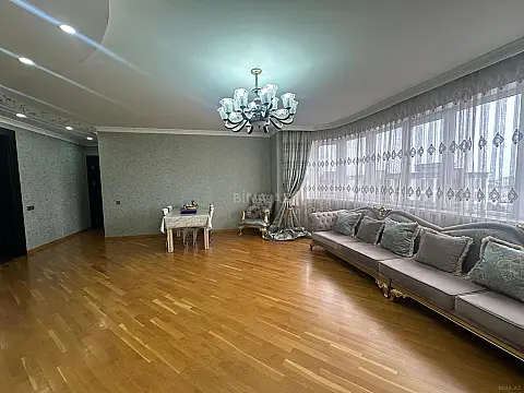 Satılır 4 otaqlı mənzil 220 m²