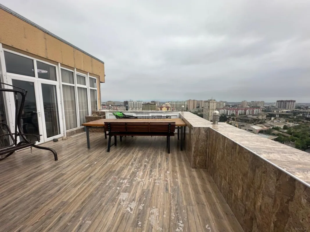 Satılır 4 otaqlı mənzil 220 m²