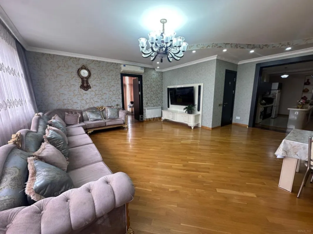 Satılır 4 otaqlı mənzil 220 m²