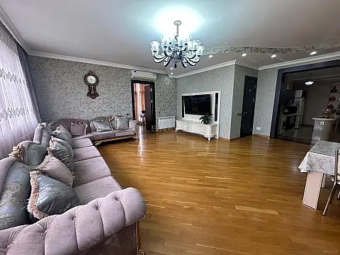 Satılır 4 otaqlı mənzil 220 m² — Bakı 4 otaq 220.00 m²