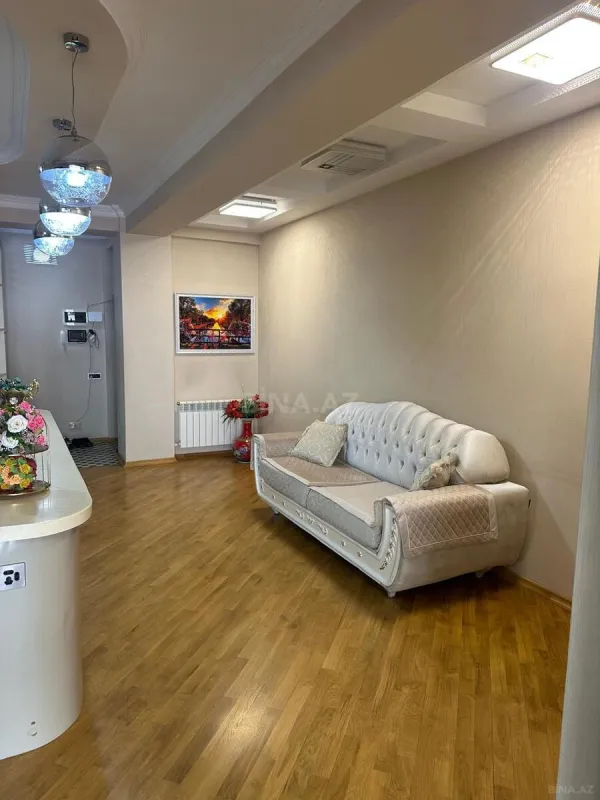 Satılır 4 otaqlı mənzil 220 m²